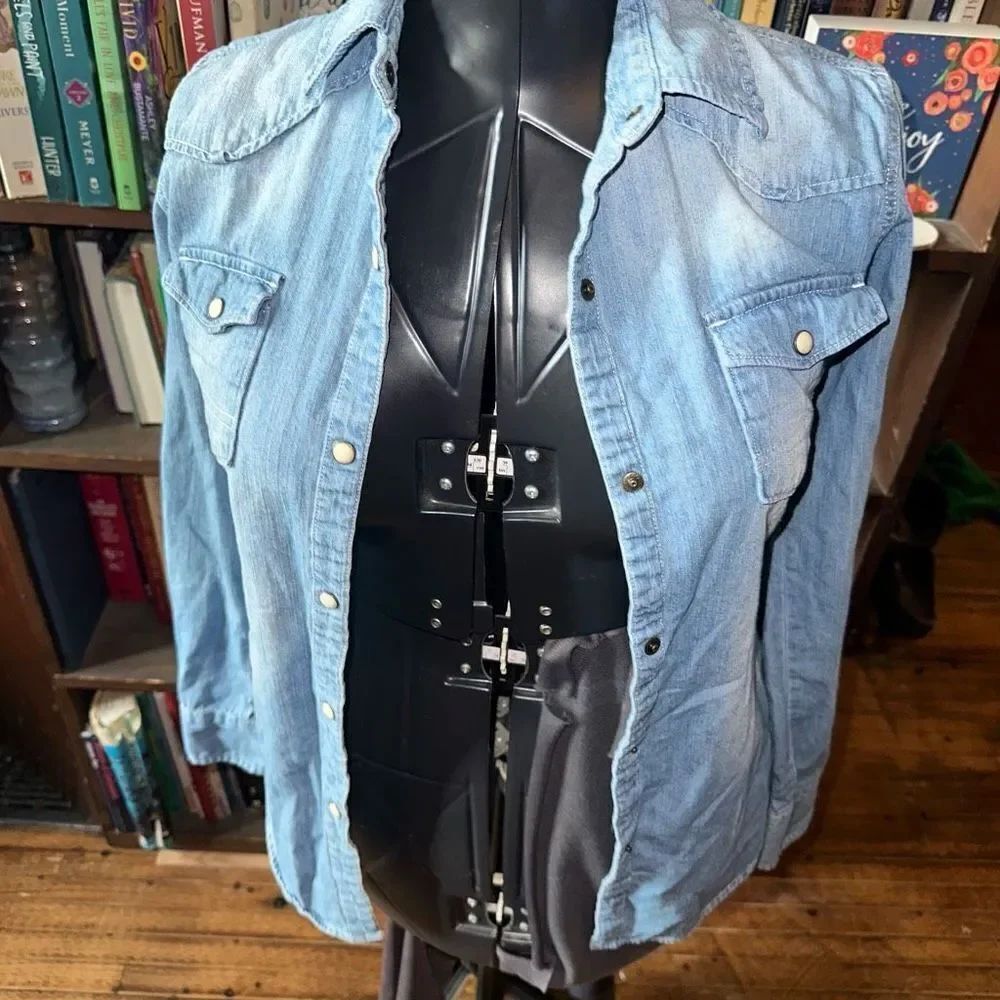 Rock+Roll Cowgirl distressed button down S denim western shirt
